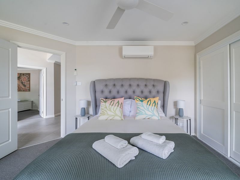 Oatley Escape with Pool Relax in Style & Elegance