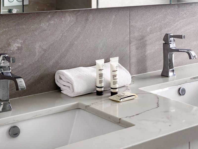 Oatley Escape with Pool Relax in Style & Elegance