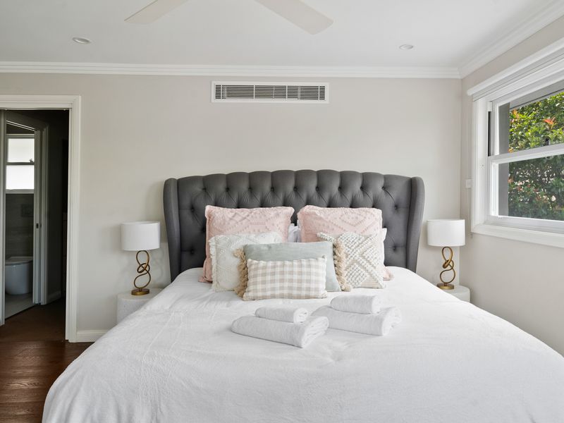 Oatley Escape with Pool Relax in Style & Elegance