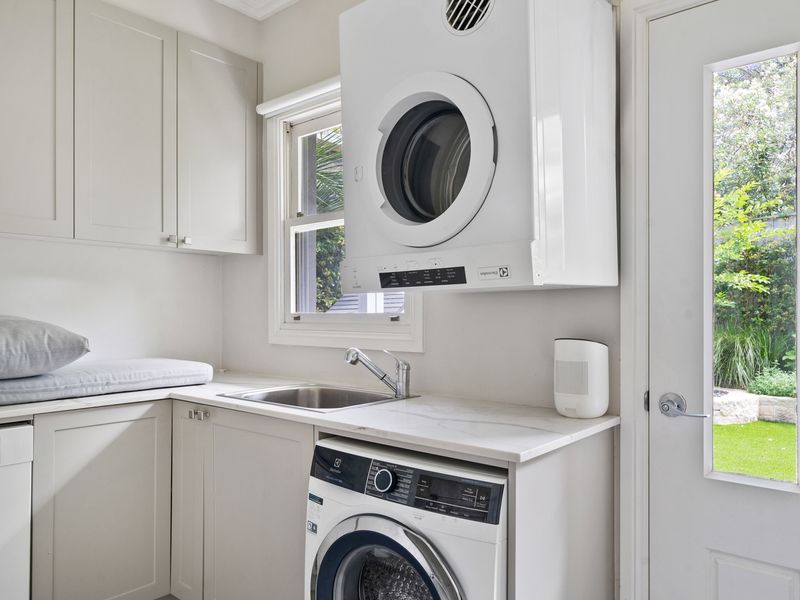 Oatley Escape with Pool Relax in Style & Elegance