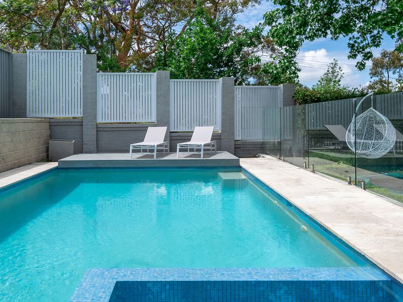 Oatley Escape with Pool Relax in Style & Elegance