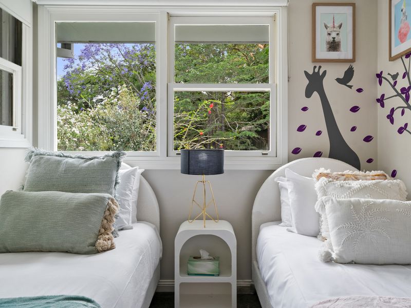 Oatley Escape with Pool Relax in Style & Elegance