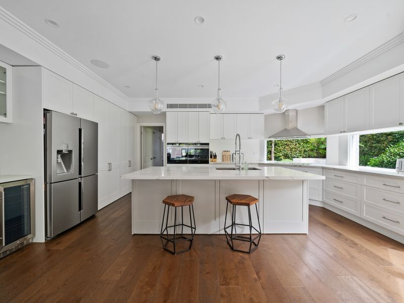 Oatley Escape with Pool Relax in Style & Elegance