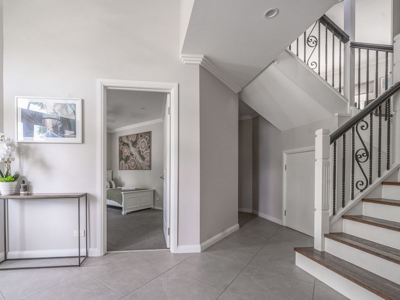 Oatley Escape with Pool Relax in Style & Elegance