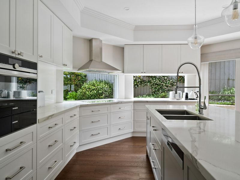 Oatley Escape with Pool Relax in Style & Elegance