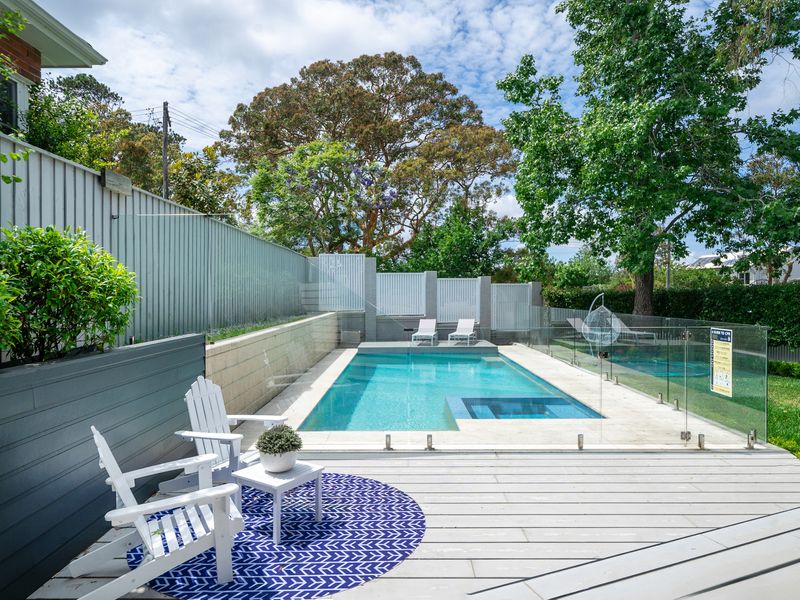 Oatley Escape with Pool Relax in Style & Elegance