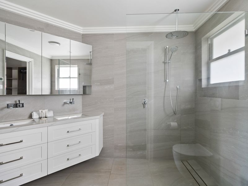 Oatley Escape with Pool Relax in Style & Elegance