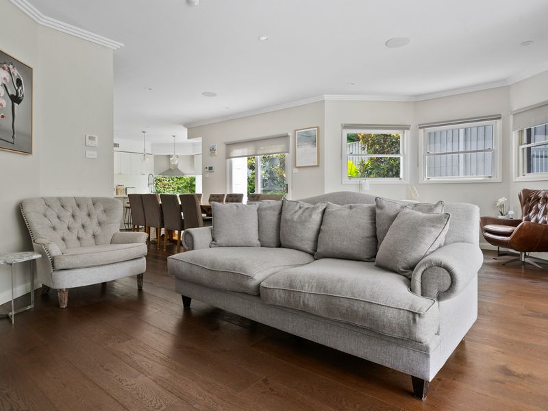 Oatley Escape with Pool Relax in Style & Elegance