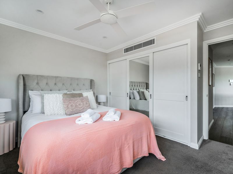 Oatley Escape with Pool Relax in Style & Elegance