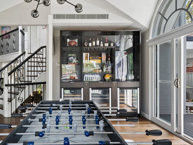 Oatley Escape with Pool Relax in Style & Elegance