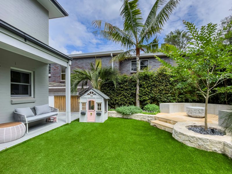 Oatley Escape with Pool Relax in Style & Elegance