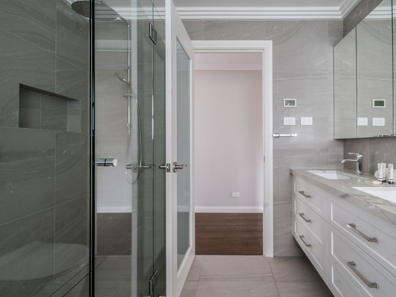 Oatley Escape with Pool Relax in Style & Elegance