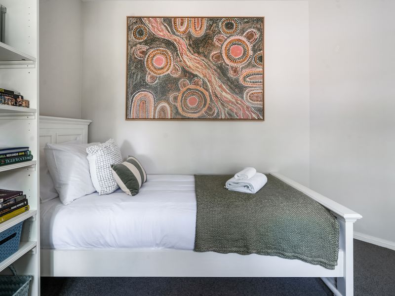 Oatley Escape with Pool Relax in Style & Elegance