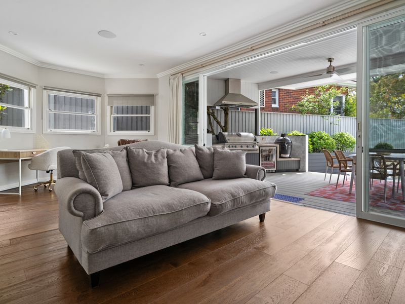 Oatley Escape with Pool Relax in Style & Elegance