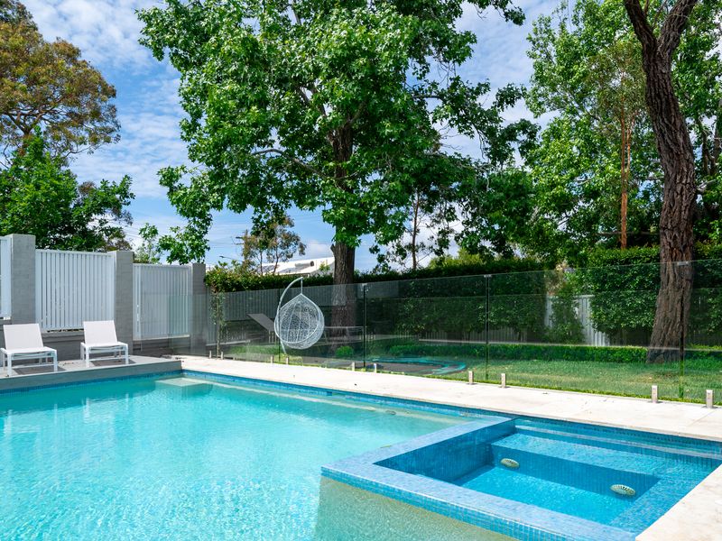 Oatley Escape with Pool Relax in Style & Elegance