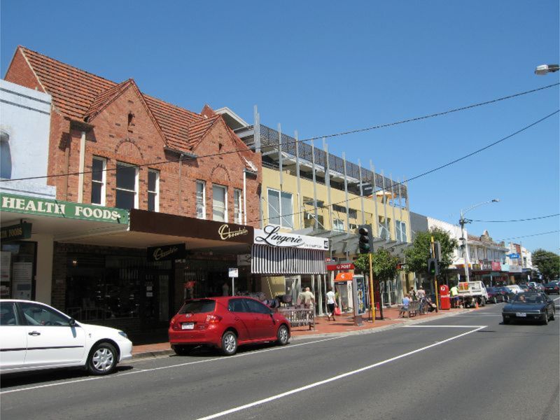  Trendy cafes and boutique shops along Hampton Street