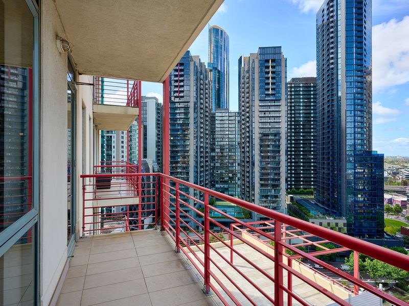 Stunning Balcony Views in Southbank with Two Car Spaces