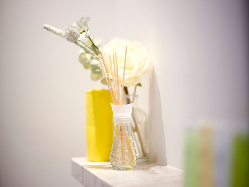 Calming décor touches to create a peaceful atmosphere