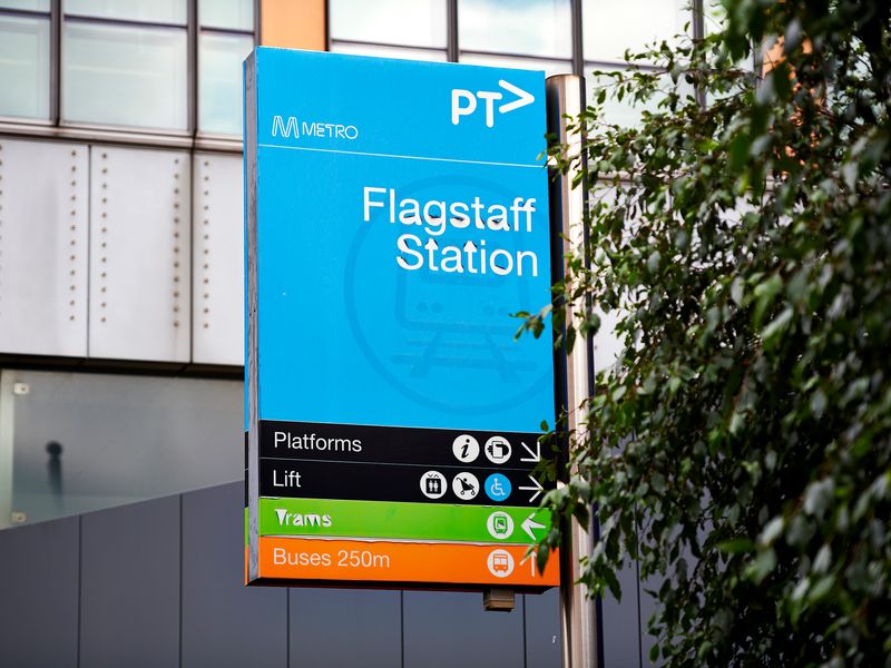 Melbourne CBD Retreat w/Gym & Balcony