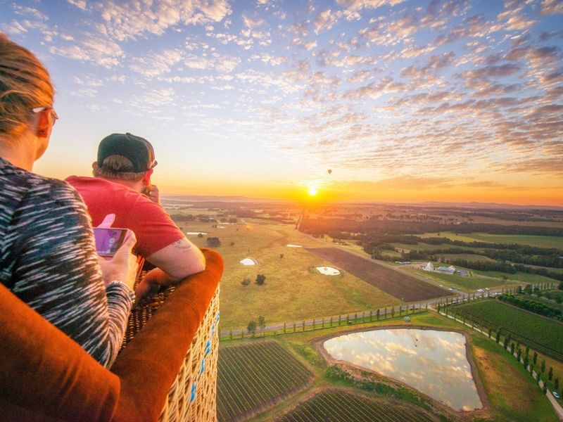 Enjoy a spectacular hot air balloon ride over the Hunter Valley!