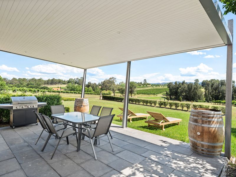 Perfect for a wine and dine BBQ night