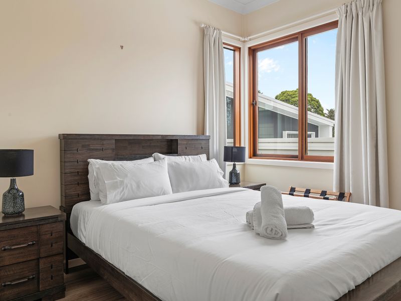 The Boathouse – Pool & Private Slip