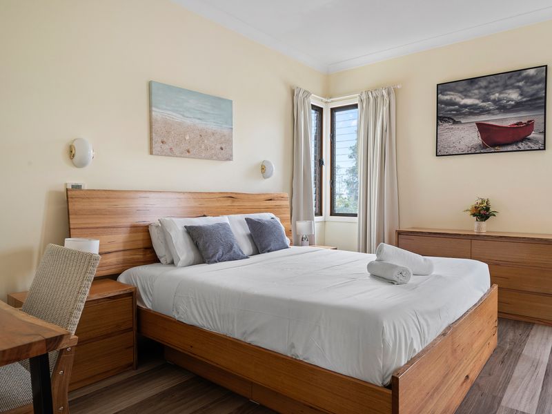 The Boathouse – Pool & Private Slip