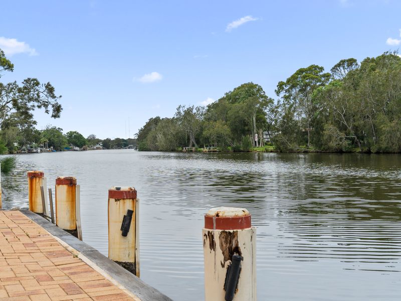 The Boathouse – Pool & Private Slip
