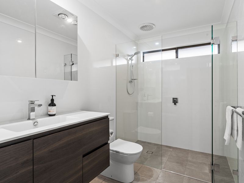 Palm Paradise Near the Beach