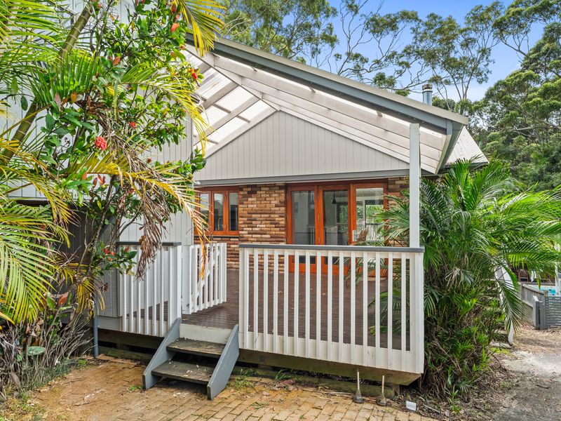 Palm Paradise Near the Beach