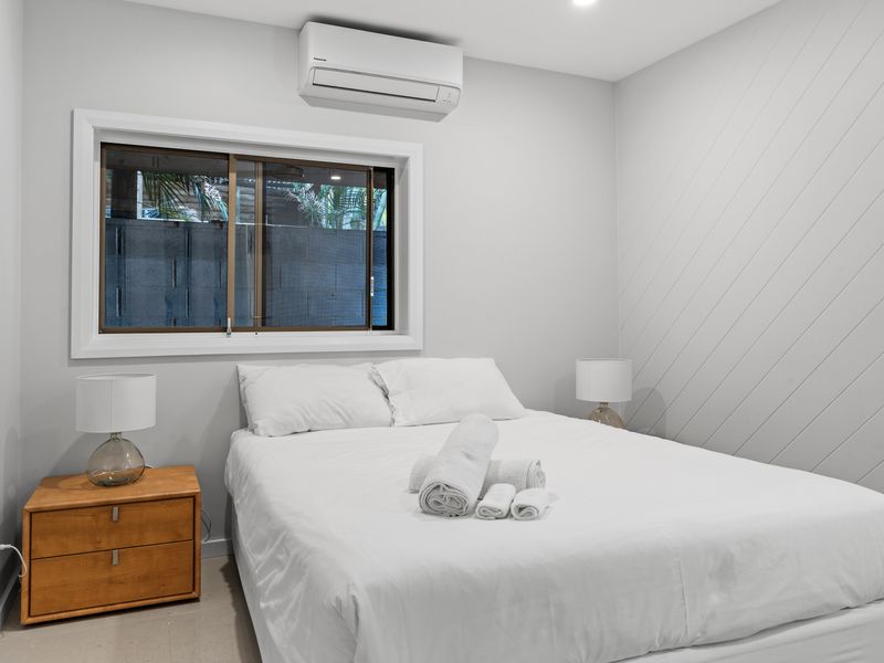 Palm Paradise Near the Beach