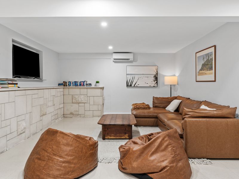 Palm Paradise Near the Beach