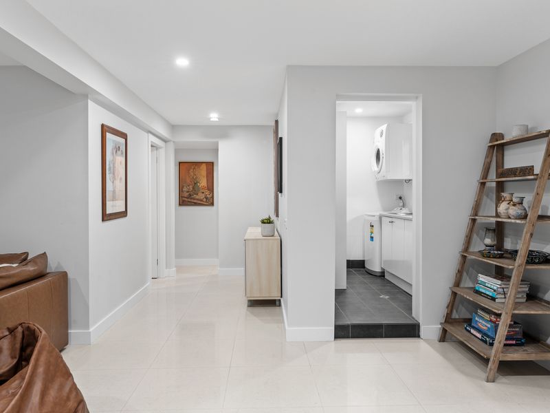 Palm Paradise Near the Beach