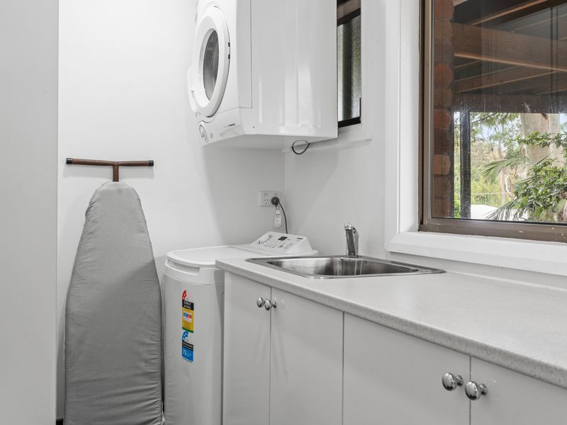 Palm Paradise Near the Beach