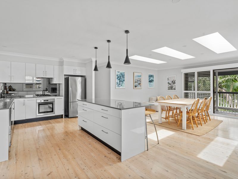 Palm Paradise Near the Beach