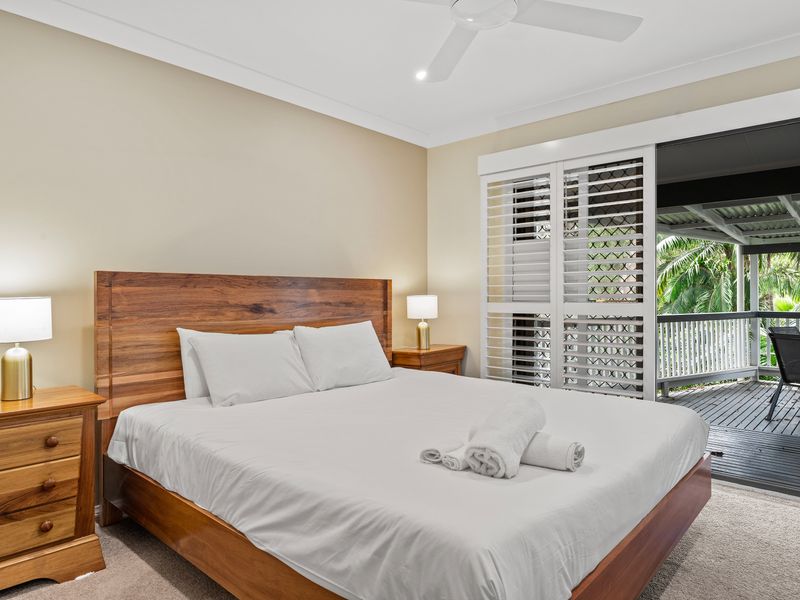 Palm Paradise Near the Beach