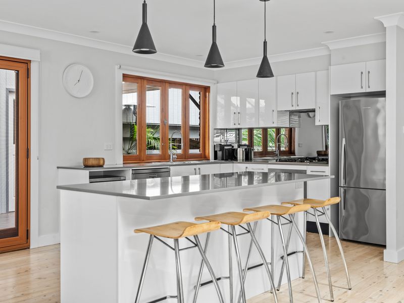 Palm Paradise Near the Beach