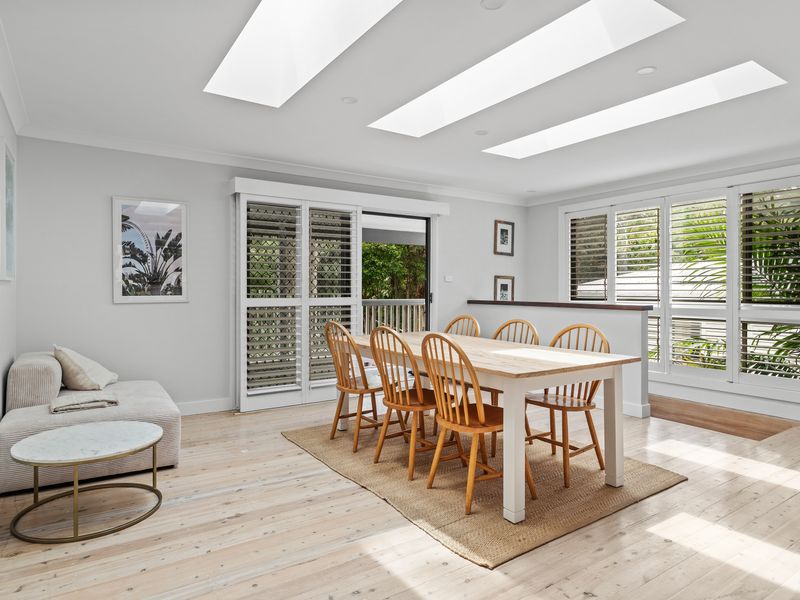 Palm Paradise Near the Beach