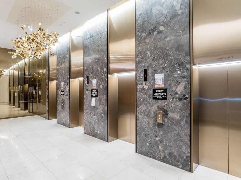 Skyline Serenity – level 62 with stunning views!