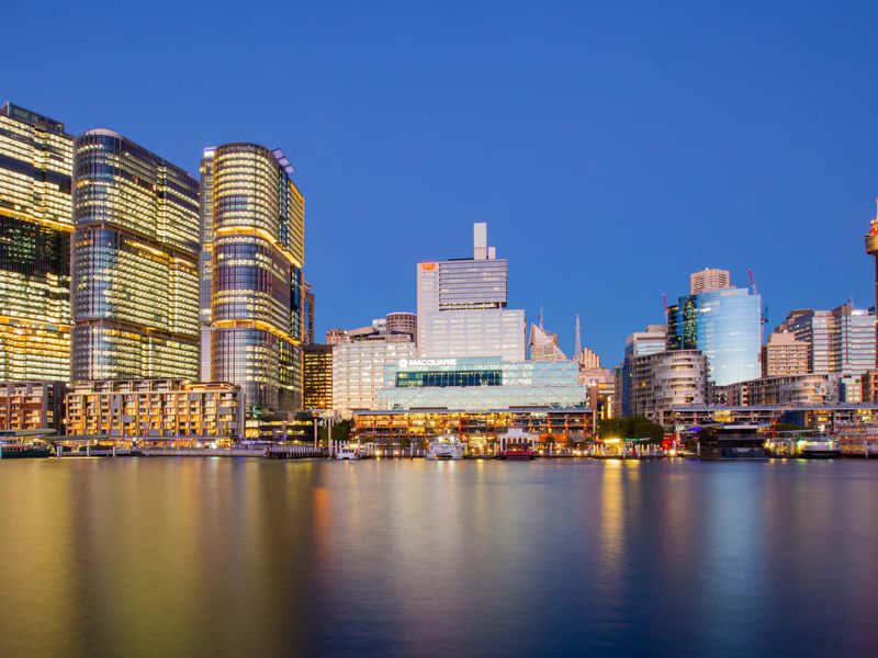 Darling Harbour – 1 km (about 10–15 minutes by walking)