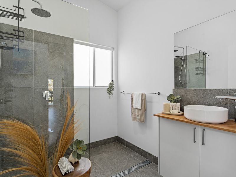 Fresh, spotless, and inviting—enjoy the bright and modern bathroom, designed for ultimate comfort and relaxation