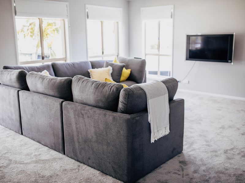 Riverfront Retreat – Family Getaway 4BR, Pool!