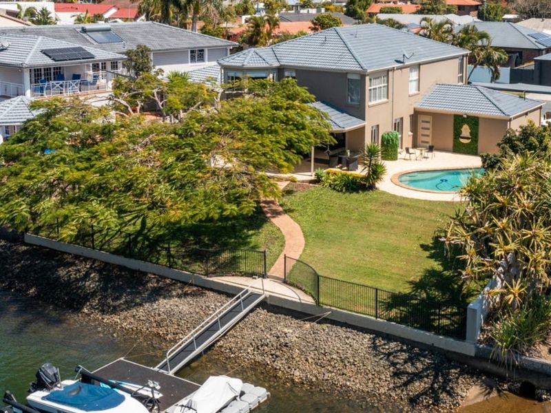 Riverfront Retreat – Family Getaway 4BR, Pool!