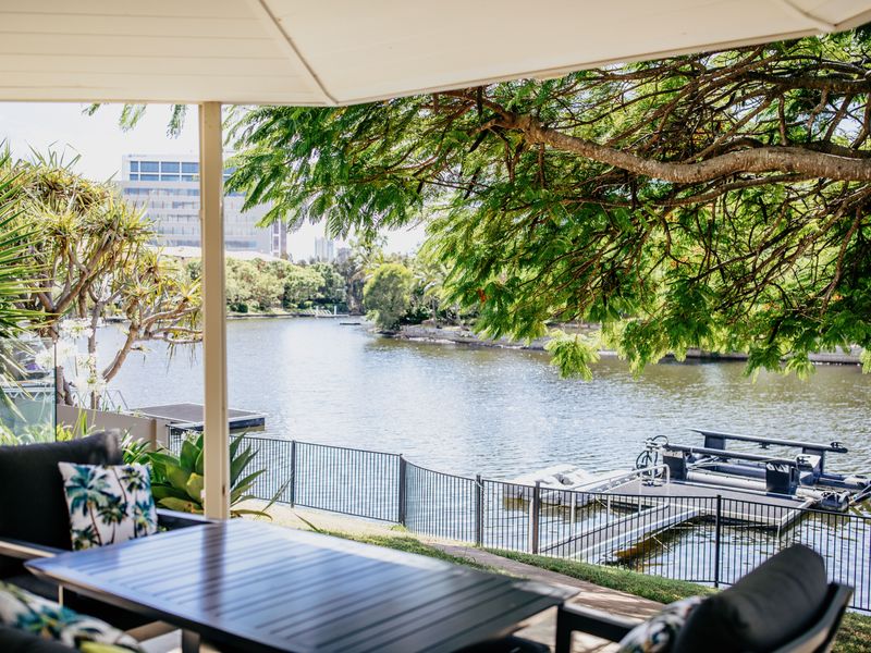 Riverfront Retreat – Family Getaway 4BR, Pool!