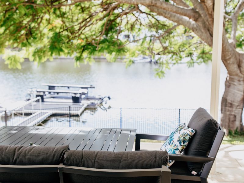 Riverfront Retreat – Family Getaway 4BR, Pool!