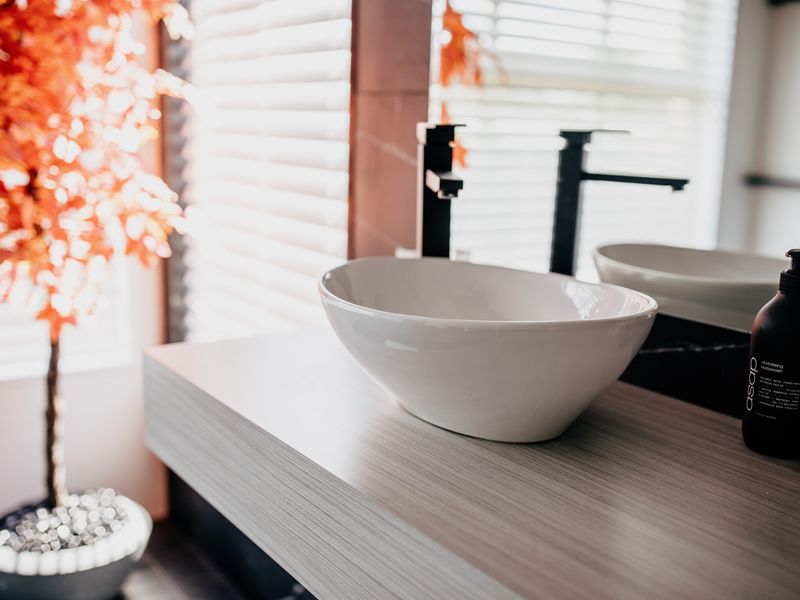 Riverfront Retreat – Family Getaway 4BR, Pool!