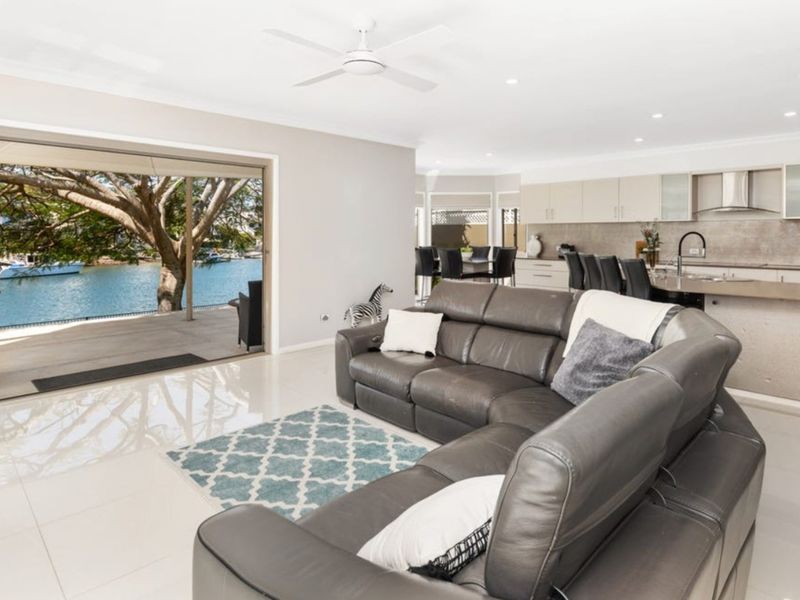 Riverfront Retreat – Family Getaway 4BR, Pool!