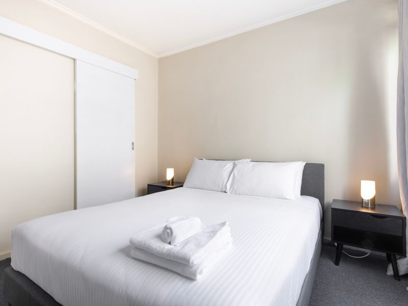 Bedroom equipped with fresh towels and linens for your comfort