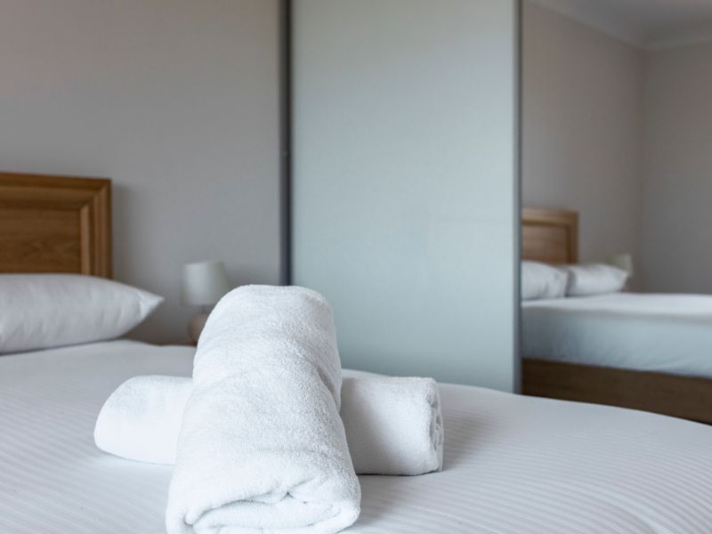 Bedroom - 1 Queen Bed