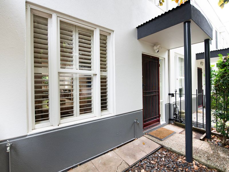 Ace Your Stay – Pool, Gym & Tennis in One Place!